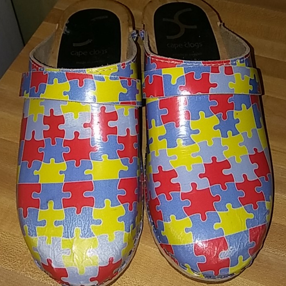 Cape Clogs Women's Puzzle Piece Clogs View 2